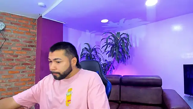 HotThreesoome online show from December 16, 1:05 pm