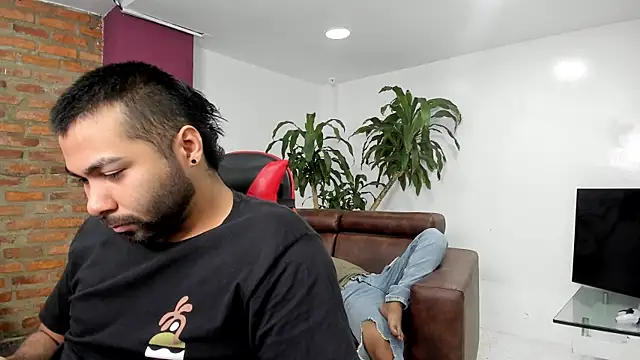 HotThreesoome online show from January 14, 12:44 pm