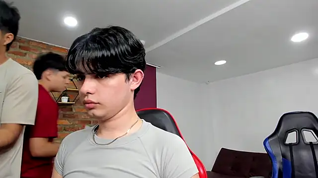 HotThreesoome online show from March 5, 12:23 pm