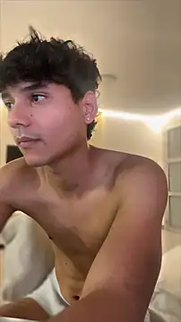 Snapshot of OnlyTyroone chatting on March 21, 9:40 pm OnlyTyroone online show from March 21, 9:40 pm