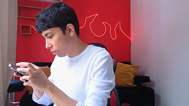Neo Twink online show from April 24, 7:05 pm