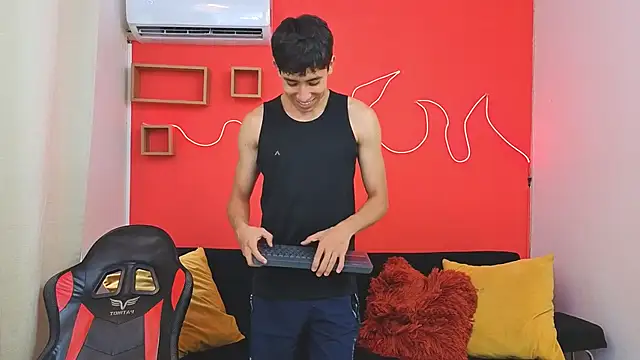 Neo Twink online show from June 5, 7:08 pm