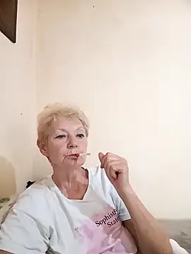 Snapshot of Calypso-Loove chatting on June 6, 10:42 am Calypso-Loove online show from June 6, 10:42 am