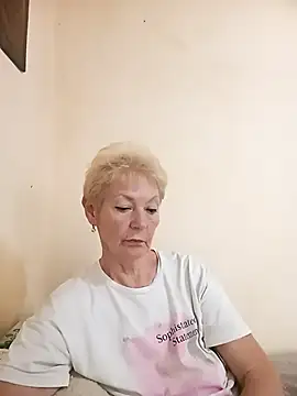 Snapshot of Calypso-Loove chatting on June 7, 9:24 am Calypso-Loove online show from June 7, 9:24 am
