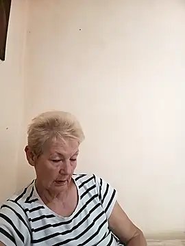 Snapshot of Calypso-Loove chatting on July 5, 9:49 am Calypso-Loove online show from July 5, 9:49 am