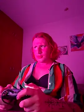 Snapshot of alien_ate_red chatting on December 16, 12:59 am alien ate red online show from December 16, 12:59 am