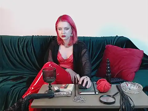 Snapshot of DivonixVenera chatting on December 16, 11:21 pm DivonixVenera online show from December 16, 11:21 pm