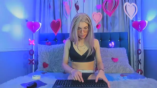 Lis Pearson online show from February 4, 3:45 am