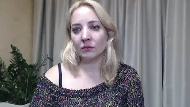 Snapshot of sweetpussy chatting on October 30, 6:30 pm sweetpussy online show from October 30, 6:30 pm