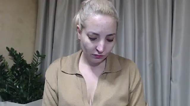 Snapshot of sweetpussy chatting on November 20, 5:56 pm sweetpussy online show from November 20, 5:56 pm