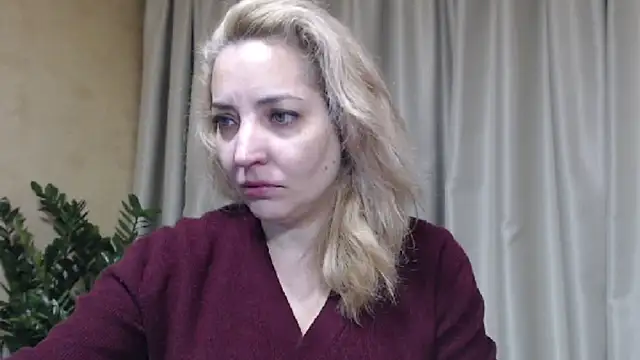 Snapshot of sweetpussy chatting on December 14, 1:33 am sweetpussy online show from December 14, 1:33 am