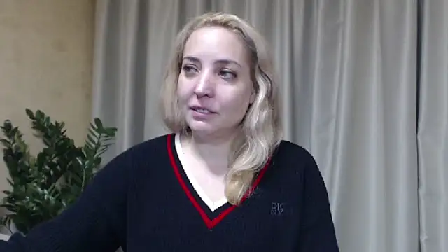 Snapshot of sweetpussy chatting on December 14, 1:38 pm sweetpussy online show from December 14, 1:38 pm