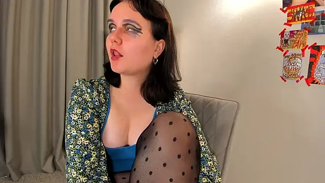 Snapshot of TracyLilith chatting on December 13, 7:53 pm TracyLilith online show from December 13, 7:53 pm