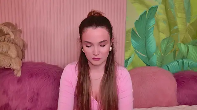 Snapshot of Lina_Sinerz chatting on May 22, 3:50 pm Lina Sinerz online show from May 22, 3:50 pm