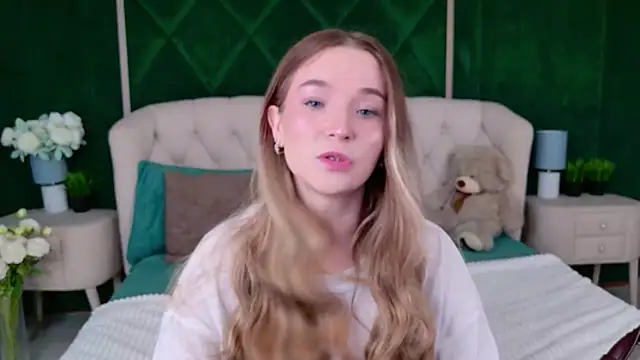 Snapshot of Lina_Sinerz chatting on June 1, 3:36 pm Lina Sinerz online show from June 1, 3:36 pm