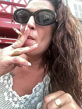 Deborahoff online show from June 17, 6:31 pm