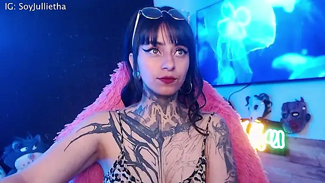 Julls420  online show from February 5, 4:39 am