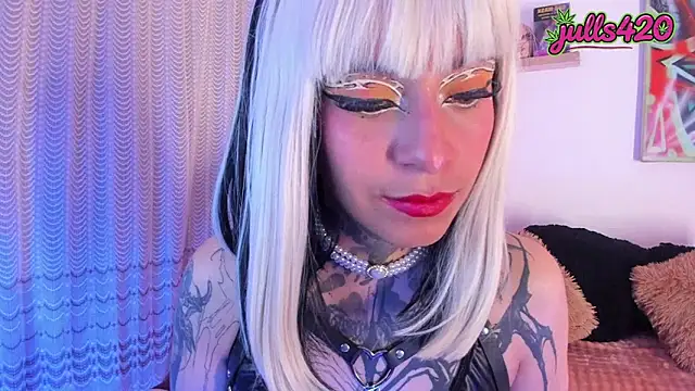 Julls420  online show from May 7, 6:19 am