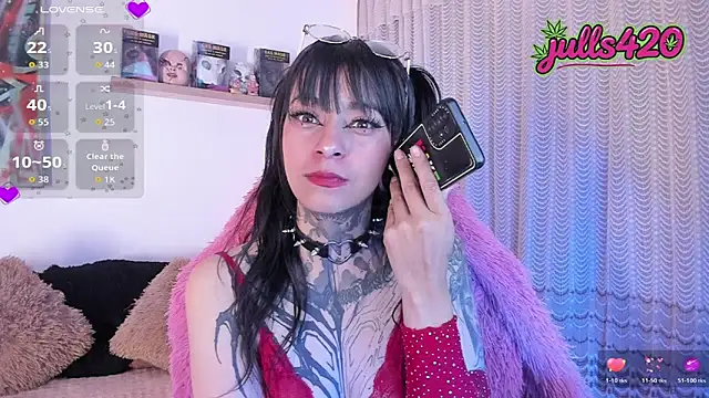 Julls420  online show from May 12, 3:25 am
