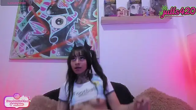 Julls420  online show from June 13, 9:13 pm