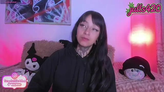 Julls420  online show from July 3, 9:05 am