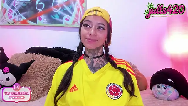 Julls420  online show from July 4, 2:40 am