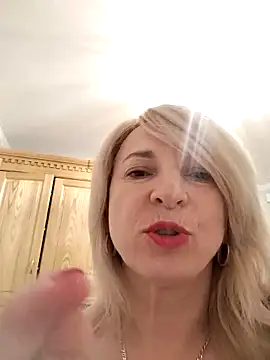 AhlyssaLove1155 online show from May 4, 8:05 pm