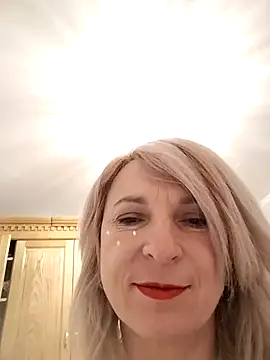 AhlyssaLove1155 online show from May 10, 7:41 pm