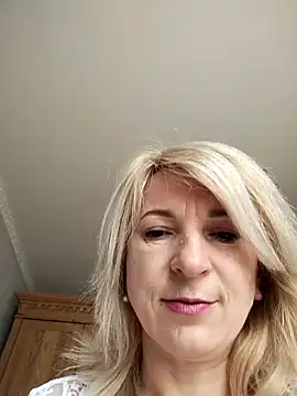AhlyssaLove1155 online show from May 31, 5:59 am