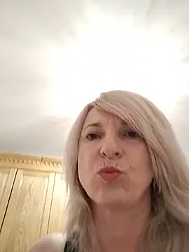 AhlyssaLove1155 online show from July 29, 7:01 pm