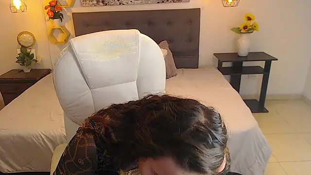 dany bannany online show from January 7, 1:57 pm