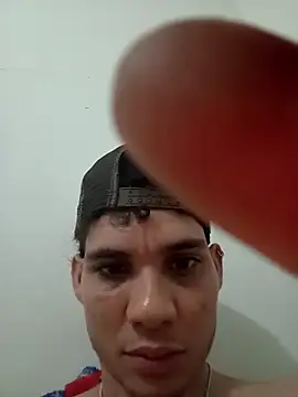 Snapshot of Jhonip7 chatting on December 17, 3:40 pm Jhonip7 online show from December 17, 3:40 pm