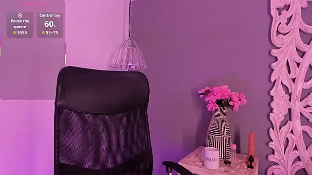 loraineblake online show from January 12, 2:22 pm