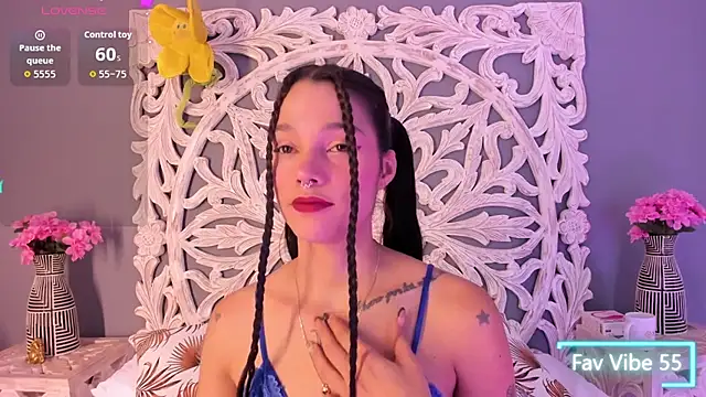 loraineblake online show from February 12, 1:06 pm