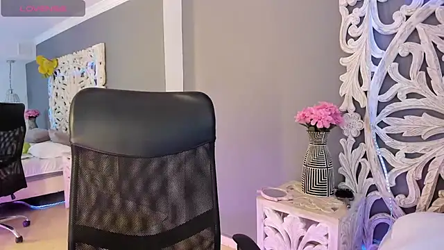 loraineblake online show from March 6, 1:51 pm