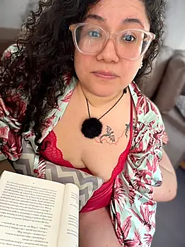 Snapshot of VanesssaMilf_ chatting on May 19, 3:07 pm VanesssaMilf online show from May 19, 3:07 pm