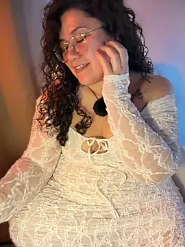 Snapshot of VanesssaMilf_ chatting on June 6, 2:16 am VanesssaMilf online show from June 6, 2:16 am