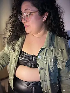 Snapshot of VanesssaMilf_ chatting on June 24, 3:05 am VanesssaMilf online show from June 24, 3:05 am