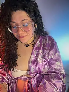 Snapshot of VanesssaMilf_ chatting on June 26, 3:11 am VanesssaMilf online show from June 26, 3:11 am