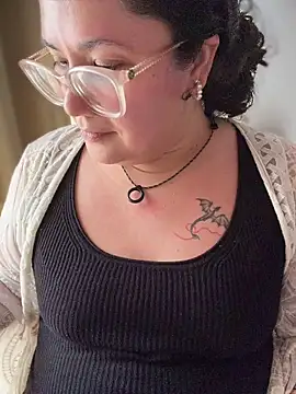 Snapshot of VanesssaMilf_ chatting on July 7, 5:17 pm VanesssaMilf online show from July 7, 5:17 pm