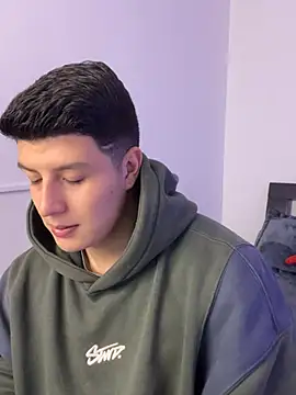 Goldenknight33 online show from February 18, 3:52 pm