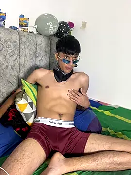 Snapshot of Andycillo chatting on January 7, 2:25 am Andycillo online show from January 7, 2:25 am