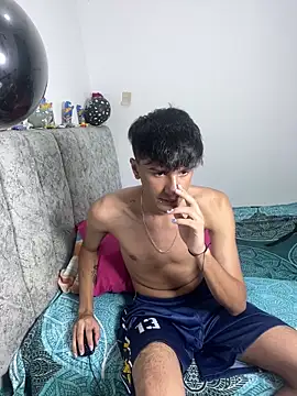 Snapshot of Andycillo chatting on February 12, 3:01 am Andycillo online show from February 12, 3:01 am