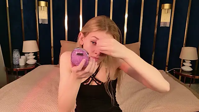 Snapshot of Vivien_Hans chatting on June 13, 8:40 pm Vivien Hans online show from June 13, 8:40 pm