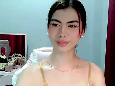 Ur hottestdella online show from January 19, 6:39 am