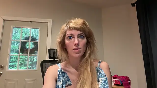 Snapshot of CelestialRuby chatting on June 1, 9:49 pm CelestialRuby online show from June 1, 9:49 pm