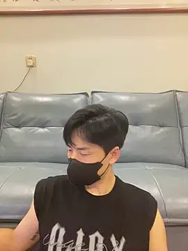 Snapshot of kimze7 chatting on June 25, 2:10 pm kimze7 online show from June 25, 2:10 pm