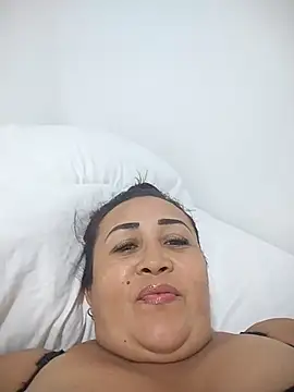Nini Love  online show from May 10, 4:06 am