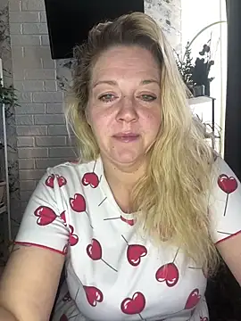 JenniferCarmen online show from April 29, 2:15 am