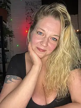 JenniferCarmen online show from May 21, 5:20 pm